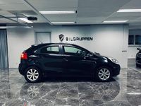 Begagnad Kia Rio 84 HK (61 kW) 2012 Svart Halvkombi