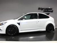 Begagnad Ford Focus RS 305 HK (224 kW) 2010 Frozen vit Halvkombi