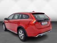 Begagnad Volvo V60 CC Momentum 245 HK (180 kW) 2017 Röd Kombi