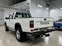 Begagnad Toyota HiLux 140 HK (102 kW) 2000 Vit Pickup