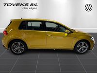 Begagnad VW Golf VII R-line Plus 110 HK (80 kW) 2018 Kurkuma yellow metallic