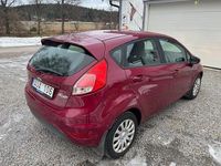 Begagnad Ford Fiesta 80 HK (58 kW) 2013 Metallic Halvkombi