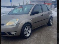 Begagnad Ford Fiesta 100 HK (73 kW) 2004 Halvkombi