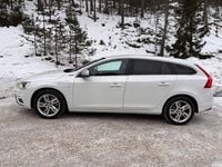 Begagnad Volvo V60 231 HK (169 kW) 2017 Metallic vit Kombi