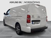 Begagnad Toyota Proace 177 HK (130 kW) 2023 Vit Minibuss