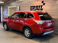 Begagnad Mitsubishi Outlander P-HEV 121 HK (88 kW) 2015 Mörkröd SUV