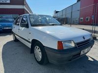 Begagnad Opel Kadett 75 HK (55 kW) 1990 Vit Halvkombi