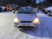 Begagnad Ford Focus Ghia 101 HK (74 kW) 2003 Silver Sedan