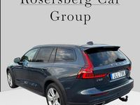 Begagnad Volvo V60 CC Momentum 197 HK (144 kW) 2022 Mörkblå Kombi
