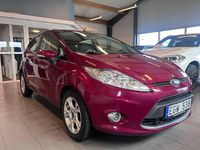 Begagnad Ford Fiesta Titanium 82 HK (60 kW) 2010 Röd Halvkombi