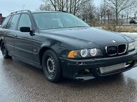 Begagnad BMW 525 192 HK (141 kW) 2001 Svart rollad