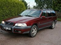 Begagnad Volvo XC70 194 HK (142 kW) 1999 Mörkröd SUV