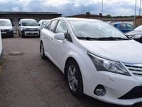 Begagnad Toyota Avensis Edition 150 HK (110 kW) 2014 Vit Kombi
