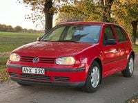 Begagnad VW Golf IV Trendline 101 HK (74 kW) 1998 Röd Halvkombi