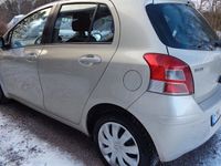 begagnad Toyota Yaris 5D FÅ ÄG/NYBES U.A./ÅRSSK 558:-/MVG/AC/FINANS/INBYT/6-VXL