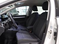 Begagnad VW Golf VIII 131 HK (96 kW) 2022 Vit