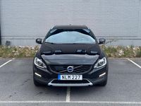 Begagnad Volvo V60 CC Momentum 191 HK (140 kW) 2016 Svart Kombi