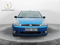 Begagnad Ford Fiesta 80 HK (58 kW) 2004 Blå Halvkombi