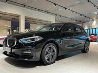 Begagnad BMW 118 Sport Line 136 HK (100 kW) 2022 Svart Halvkombi