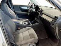 Begagnad Volvo XC40 Momentum 197 HK (144 kW) 2021 Vit (white) SUV
