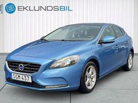 Begagnad Volvo V40 Momentum 190 HK (139 kW) 2014 Power blue metallic Halvkombi