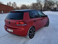 Begagnad VW Golf VII 102 HK (75 kW) 2012 Matt röd med svart tak Halvkombi
