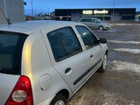 Begagnad Renault Clio R.S. 75 HK (55 kW) 2005 Halvkombi