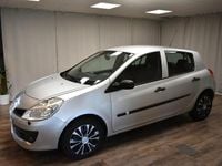 Begagnad Renault Clio II 112 HK (82 kW) 2007 Ljusgrå Halvkombi