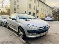 Begagnad Peugeot 206 CC 109 HK (80 kW) 2002 Cab