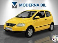 Begagnad VW Fox 54 HK (39 kW) 2005 Gul Halvkombi