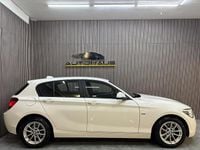 Begagnad BMW 116 Sport Line 136 HK (100 kW) 2015 Vit Halvkombi