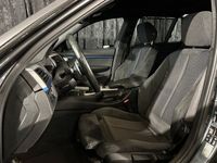 begagnad BMW 320 d xDrive Touring * M-sport * Panorama * Navigation