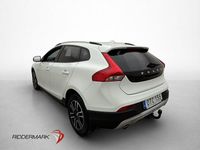 Begagnad Volvo V40 Momentum 152 HK (111 kW) 2018 Vit Halvkombi