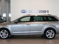 Begagnad Skoda Octavia Style 150 HK (110 kW) 2018 Ljusbrun (cappuccino beige metallic) Kombi