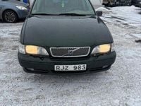 Begagnad Volvo V70 Standard 140 HK (102 kW) 2000 Grön Kombi