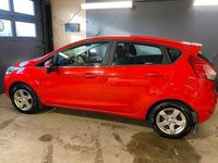 Begagnad Ford Fiesta Titanium 81 HK (59 kW) 2014 Röd Halvkombi