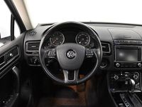 begagnad VW Touareg 3.0 V6 TDI 204 HK 4M D-VÄRM DRAG NYSERV