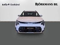 Begagnad Kia e-Niro 150 kW (204 HK) 2023 /ud/ clear white SUV