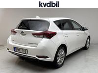 Begagnad Toyota Auris Hybrid 99 HK (72 kW) 2016 Vit