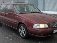 Begagnad Volvo V70 170 HK (125 kW) 1999 Vinröd Kombi