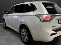 Begagnad Mitsubishi Outlander P-HEV 121 HK (88 kW) 2014 Vit SUV