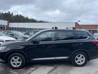 begagnad Mitsubishi Outlander 2.2 Di-D 4WD 7-sits Motorvärmare 2016, SUV