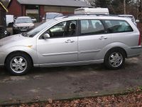 Begagnad Ford Focus 101 HK (74 kW) 2003 Silver Kombi