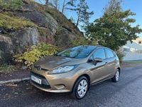 Begagnad Ford Fiesta Trend 71 HK (52 kW) 2012 Brun Halvkombi