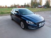 Begagnad Volvo V60 Ocean Race 181 HK (133 kW) 2015 Blå Kombi