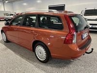 Begagnad Volvo V50 Momentum 150 HK (110 kW) 2011 Orangemetallic metallic Kombi