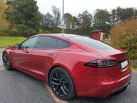 begagnad Tesla Model S LONG RANGE Ultra Red *MOMS* 21tum Kräm Yoke