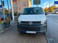 begagnad VW Caravelle T30 2.0 TDI Manuell 150hk/9-sits/Moms