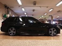 begagnad BMW 330 d xDrive Touring M Sport Extrautrustad för 249 900kr