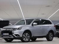Begagnad Mitsubishi Outlander 150 HK (110 kW) 2018 Silver SUV